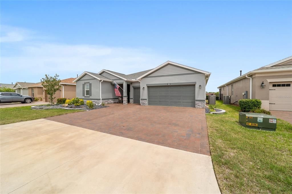 For Sale: $549,900 (3 beds, 3 baths, 2362 Square Feet)