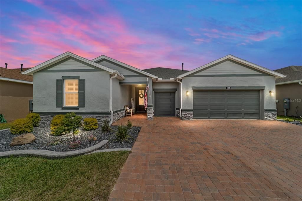 For Sale: $549,900 (3 beds, 3 baths, 2362 Square Feet)