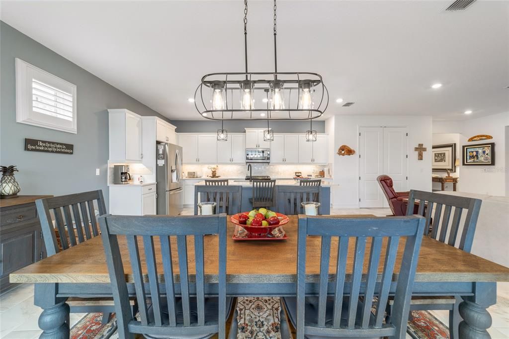 For Sale: $549,900 (3 beds, 3 baths, 2362 Square Feet)