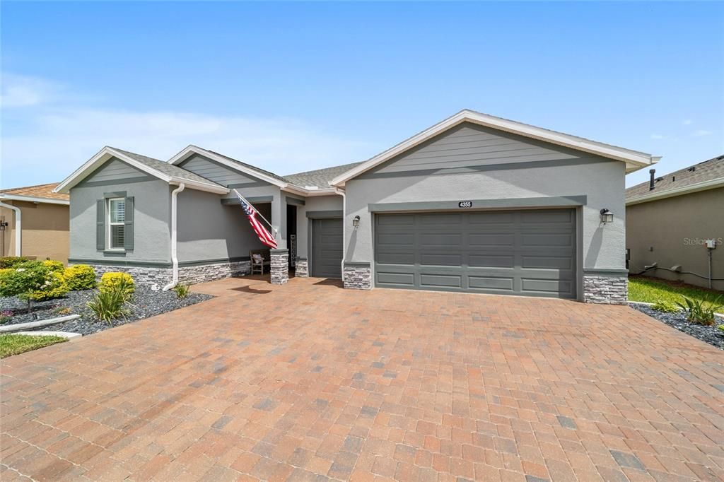 For Sale: $549,900 (3 beds, 3 baths, 2362 Square Feet)