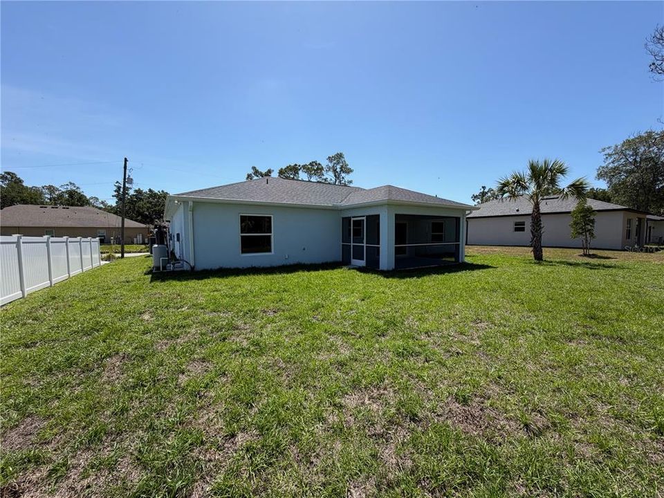 Под контрактом: $325,000 (3 спален, 2 ванн, 1437 Квадратных фут)