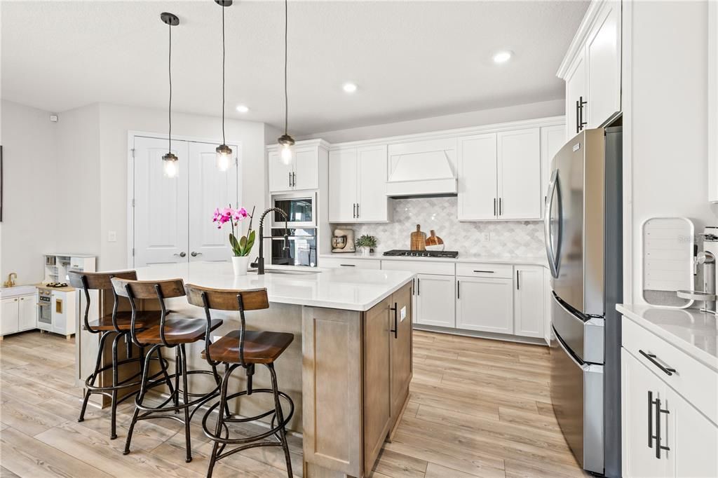 En Venta: $699,000 (4 camas, 3 baños, 2951 Pies cuadrados)