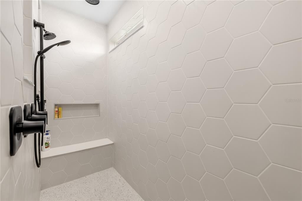 En Venta: $699,000 (4 camas, 3 baños, 2951 Pies cuadrados)