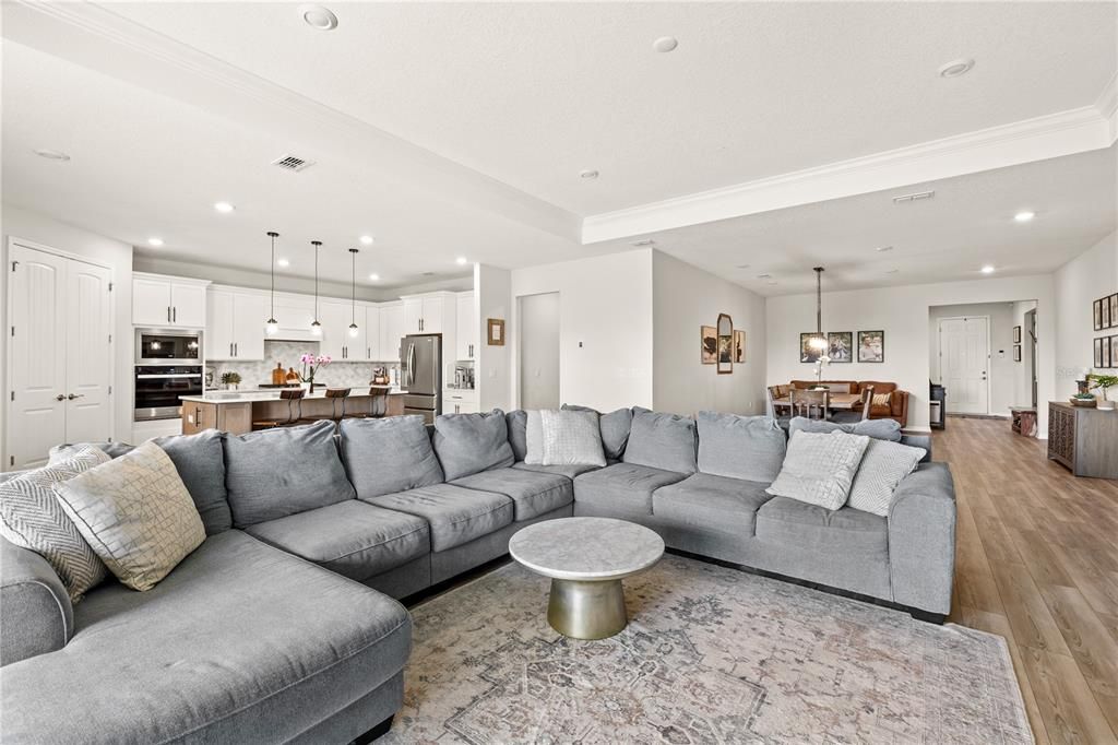 En Venta: $699,000 (4 camas, 3 baños, 2951 Pies cuadrados)