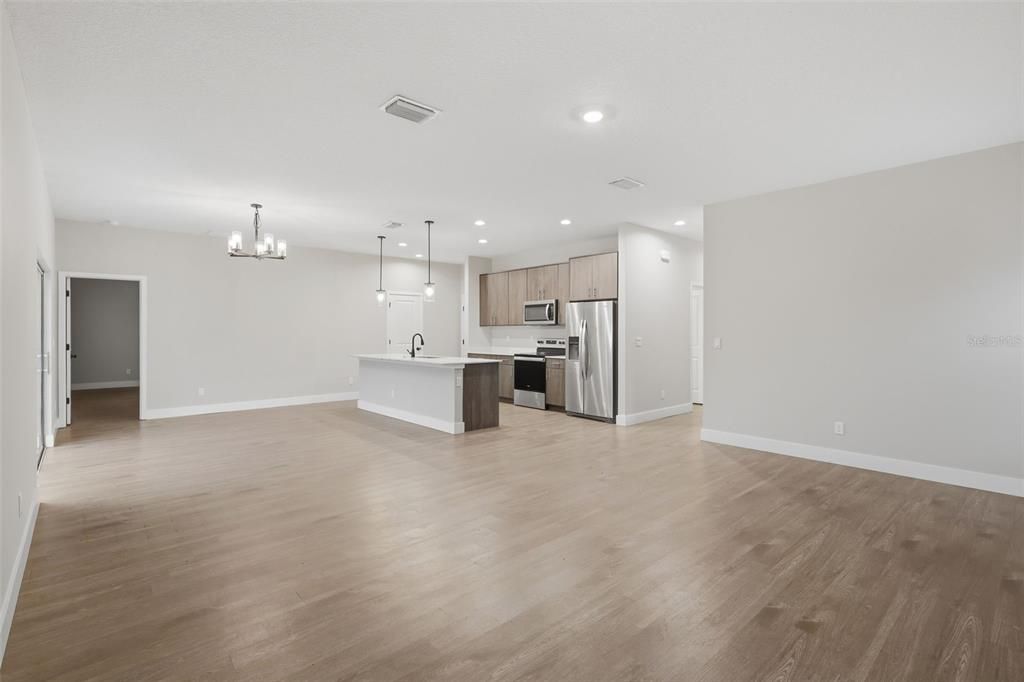 For Sale: $315,000 (4 beds, 2 baths, 1725 Square Feet)