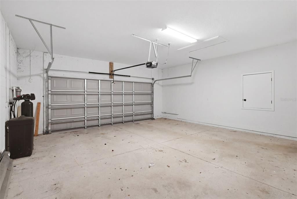 For Sale: $315,000 (4 beds, 2 baths, 1725 Square Feet)