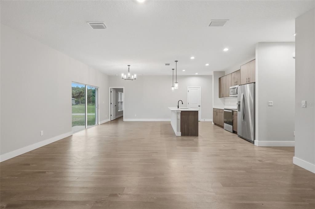 For Sale: $315,000 (4 beds, 2 baths, 1725 Square Feet)