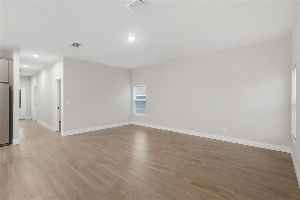 For Sale: $315,000 (4 beds, 2 baths, 1725 Square Feet)