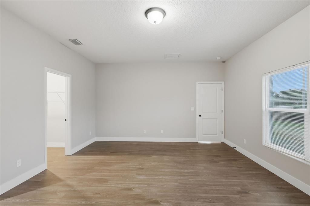 For Sale: $315,000 (4 beds, 2 baths, 1725 Square Feet)