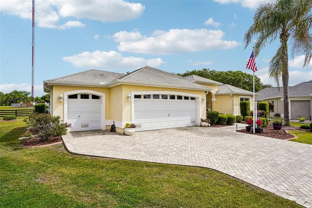 For Sale: $700,000 (3 beds, 2 baths, 1887 Square Feet)