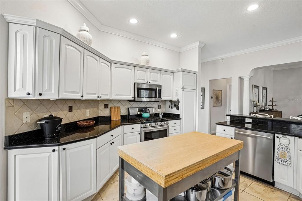 For Sale: $700,000 (3 beds, 2 baths, 1887 Square Feet)
