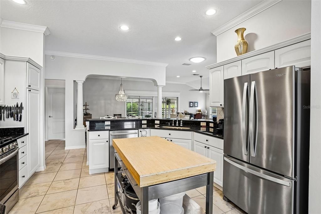 For Sale: $700,000 (3 beds, 2 baths, 1887 Square Feet)