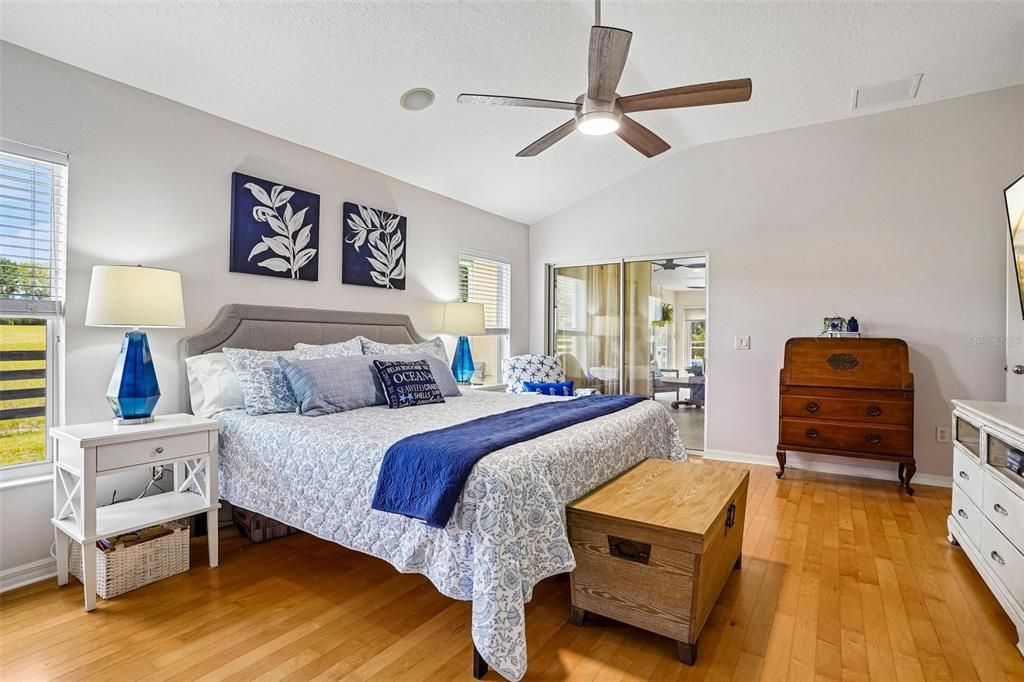 For Sale: $700,000 (3 beds, 2 baths, 1887 Square Feet)