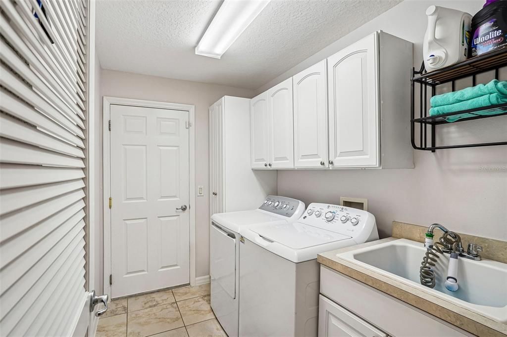 For Sale: $700,000 (3 beds, 2 baths, 1887 Square Feet)