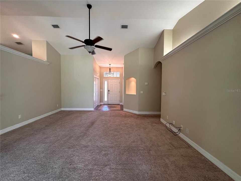 For Rent: $2,500 (4 beds, 2 baths, 1937 Square Feet)