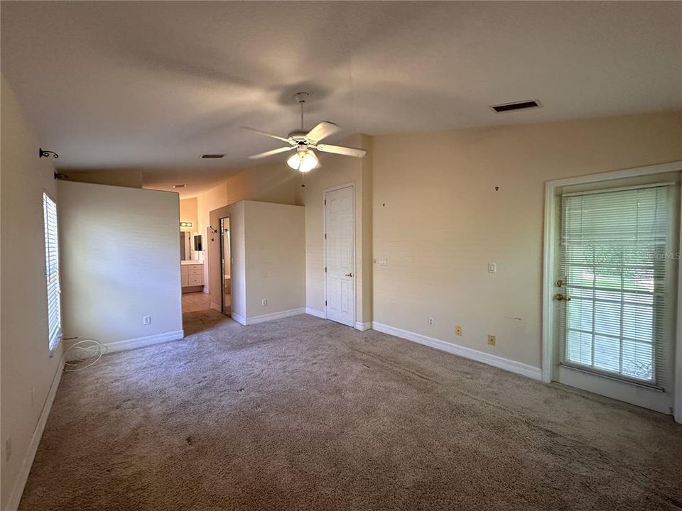 For Rent: $2,500 (4 beds, 2 baths, 1937 Square Feet)