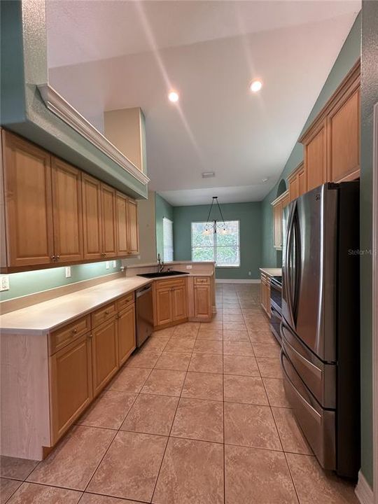 For Rent: $2,500 (4 beds, 2 baths, 1937 Square Feet)