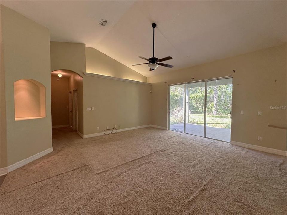 For Rent: $2,500 (4 beds, 2 baths, 1937 Square Feet)