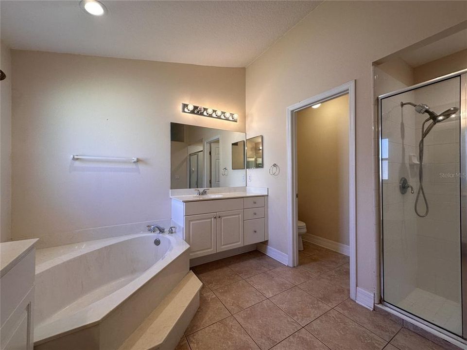 For Rent: $2,500 (4 beds, 2 baths, 1937 Square Feet)