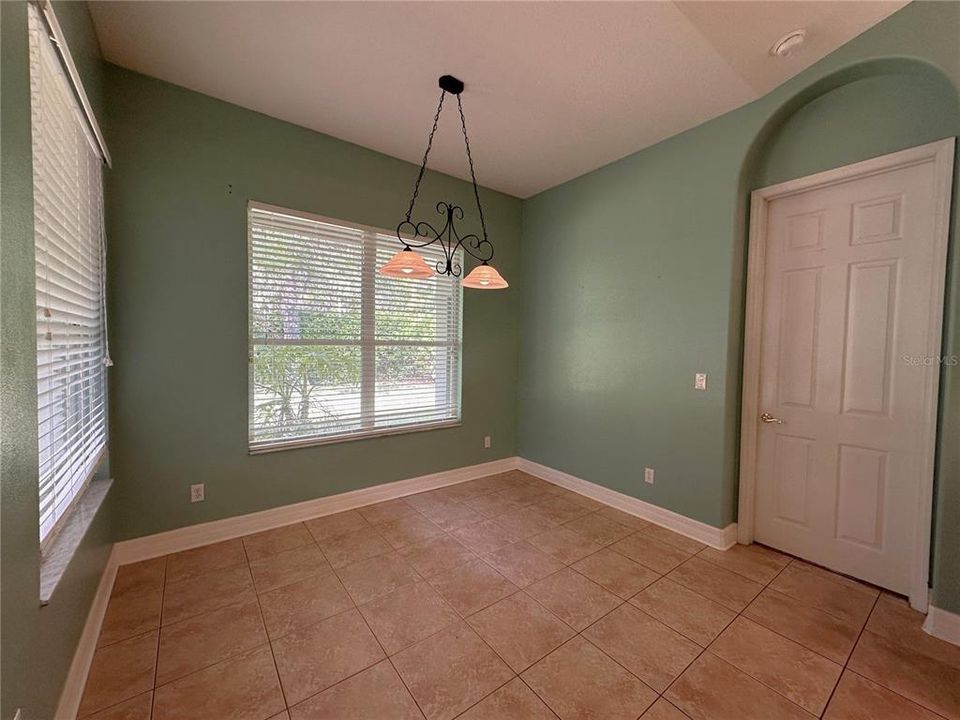 For Rent: $2,500 (4 beds, 2 baths, 1937 Square Feet)
