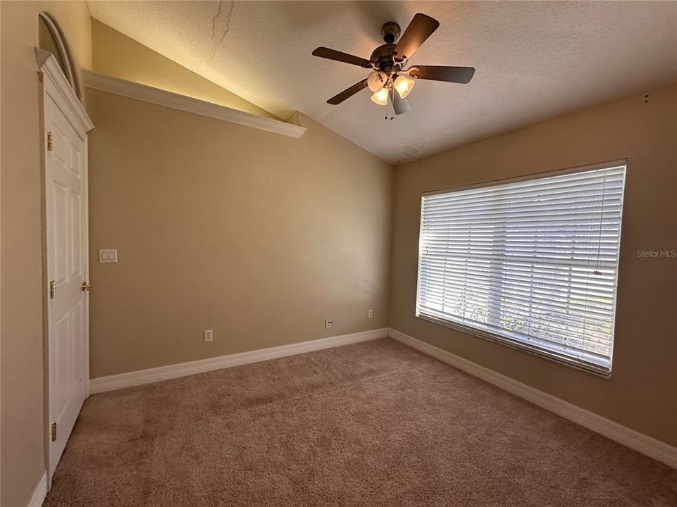 For Rent: $2,500 (4 beds, 2 baths, 1937 Square Feet)