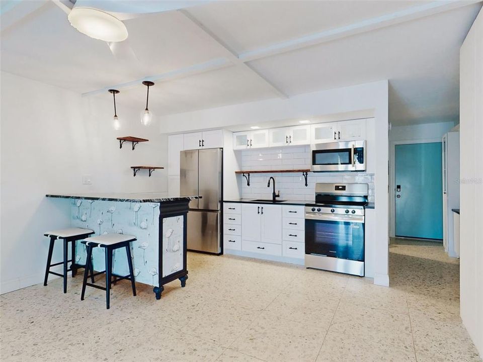 For Sale: $249,500 (1 beds, 1 baths, 459 Square Feet)