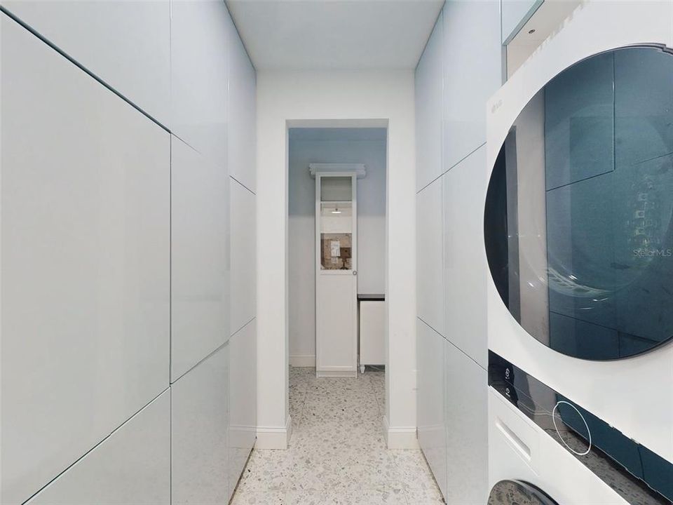 For Sale: $249,500 (1 beds, 1 baths, 459 Square Feet)