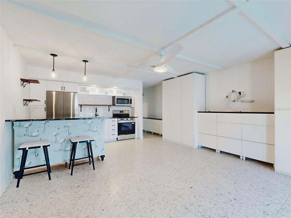 For Sale: $249,500 (1 beds, 1 baths, 459 Square Feet)
