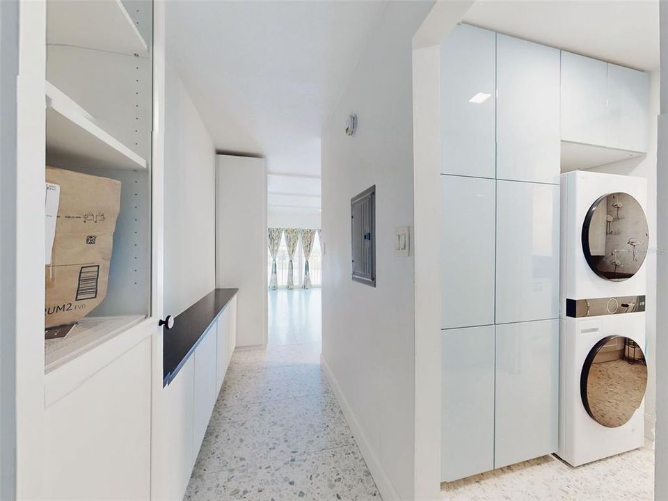 For Sale: $249,500 (1 beds, 1 baths, 459 Square Feet)