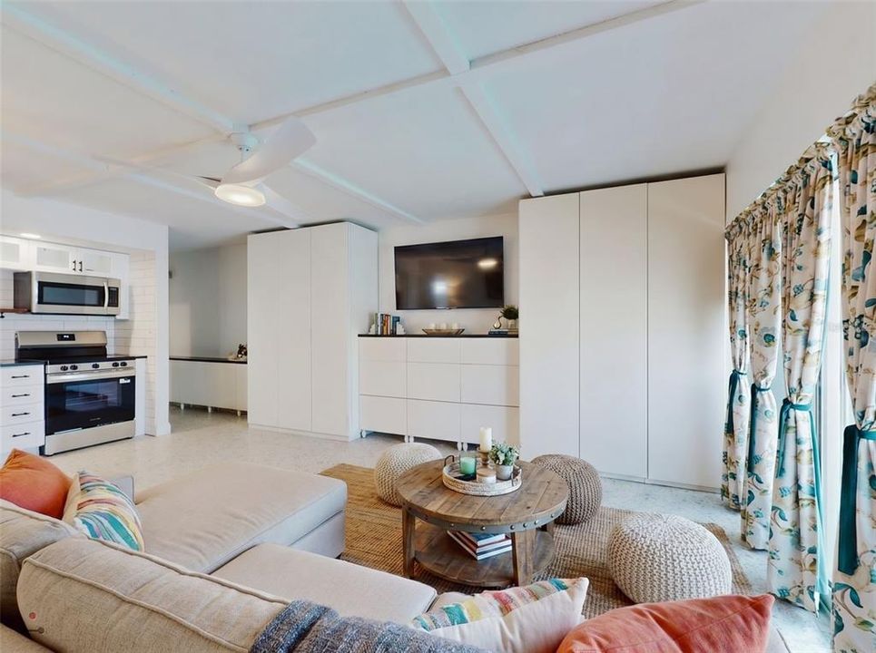 For Sale: $249,500 (1 beds, 1 baths, 459 Square Feet)