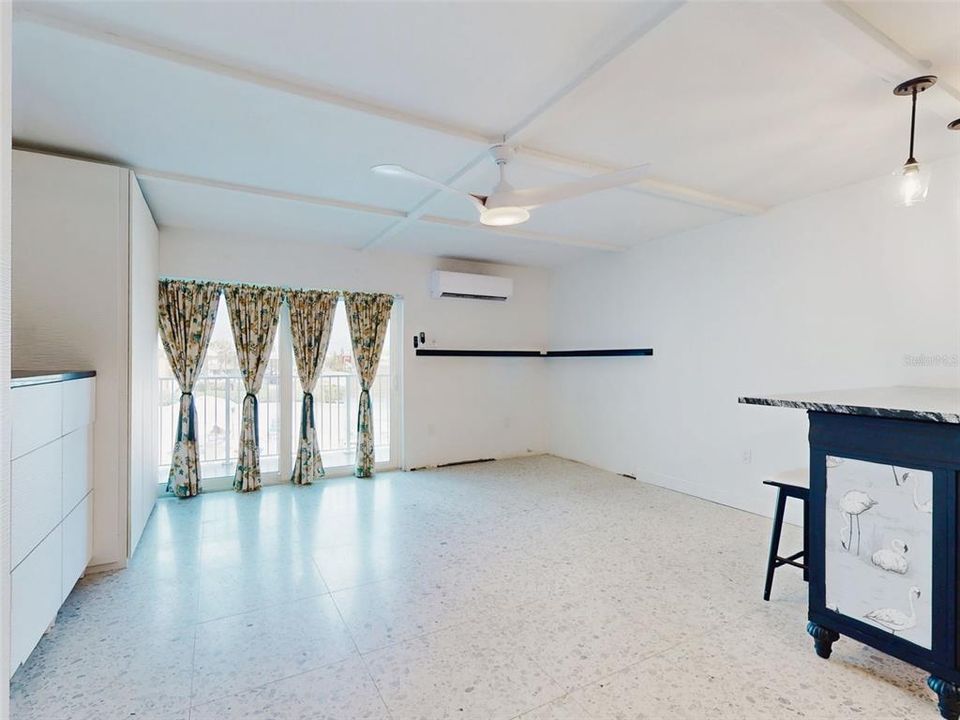 For Sale: $249,500 (1 beds, 1 baths, 459 Square Feet)