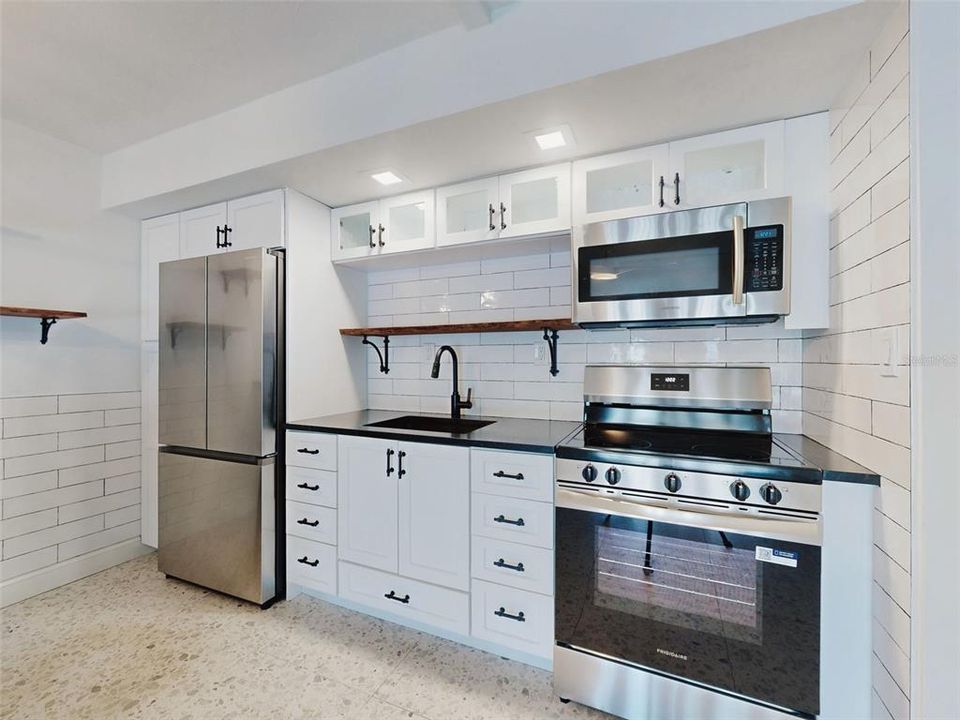 For Sale: $249,500 (1 beds, 1 baths, 459 Square Feet)