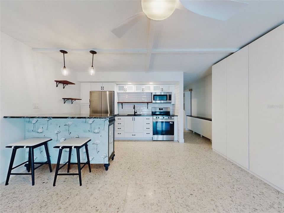 For Sale: $249,500 (1 beds, 1 baths, 459 Square Feet)