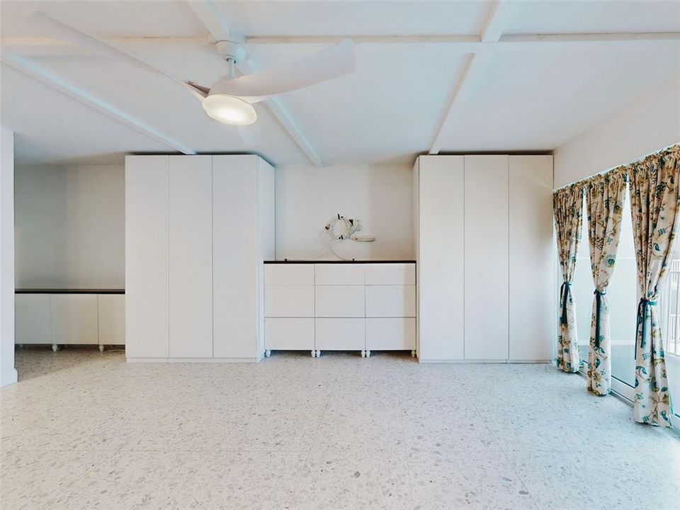 For Sale: $249,500 (1 beds, 1 baths, 459 Square Feet)