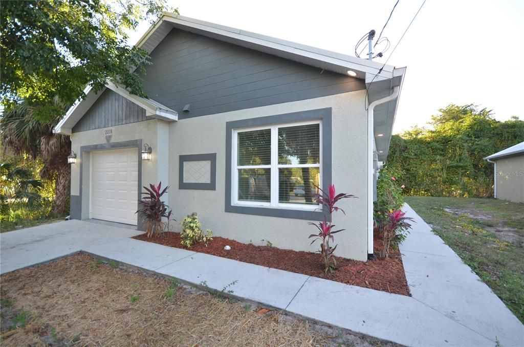 For Rent: $2,250 (4 beds, 2 baths, 1257 Square Feet)