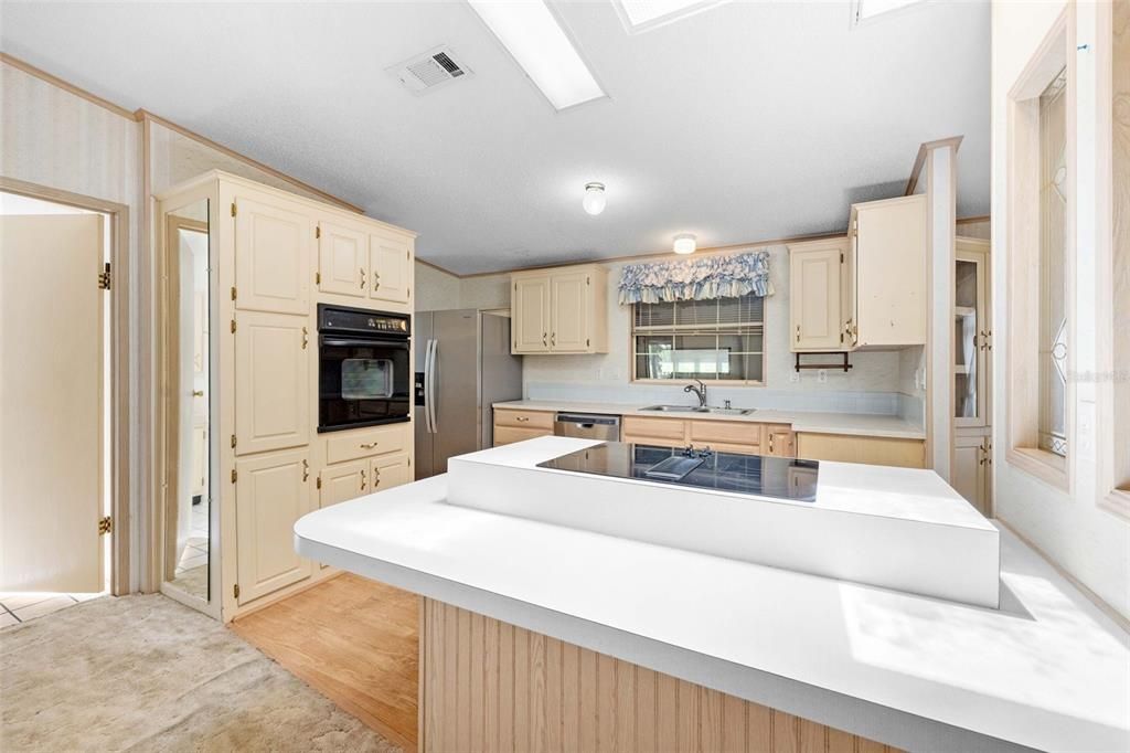 Active With Contract: $210,000 (2 beds, 2 baths, 1296 Square Feet)