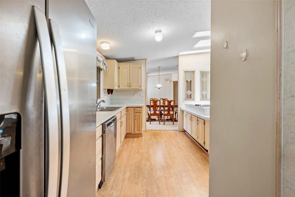 Active With Contract: $210,000 (2 beds, 2 baths, 1296 Square Feet)