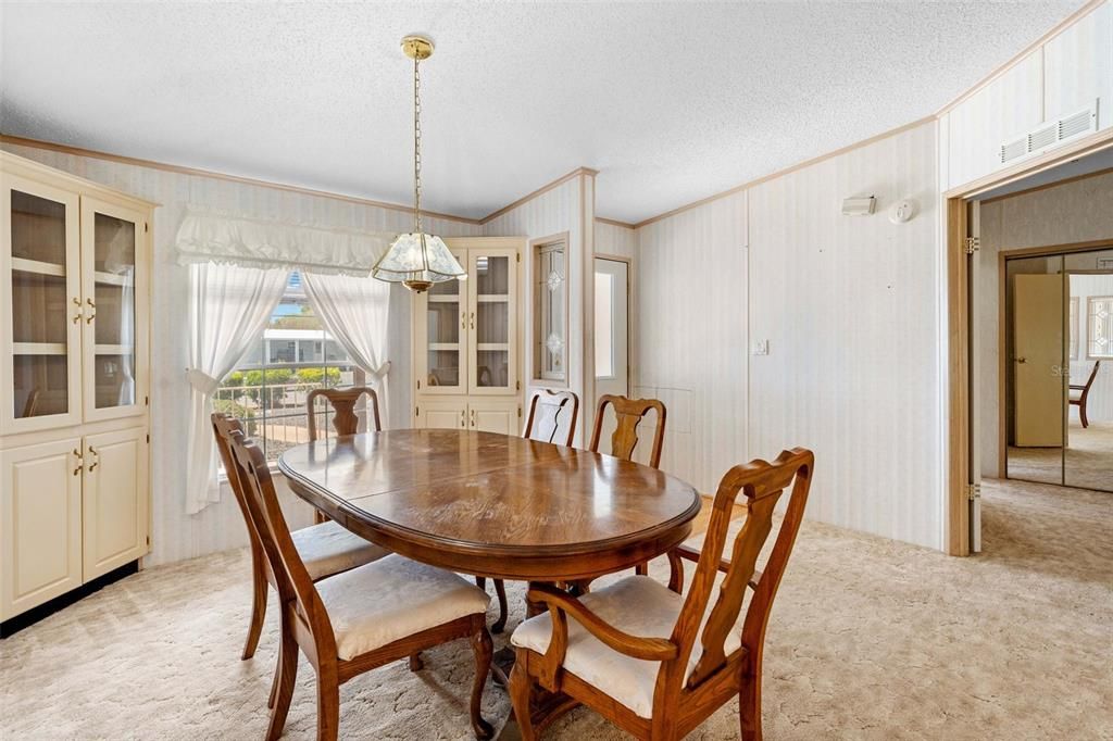 Active With Contract: $210,000 (2 beds, 2 baths, 1296 Square Feet)