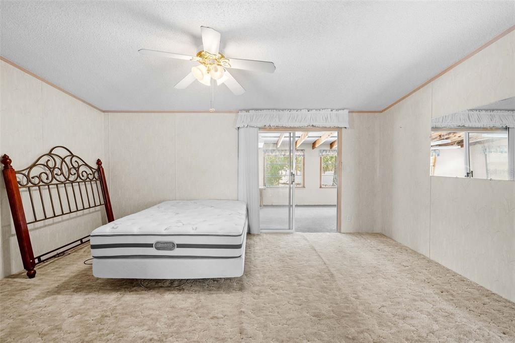 Active With Contract: $210,000 (2 beds, 2 baths, 1296 Square Feet)