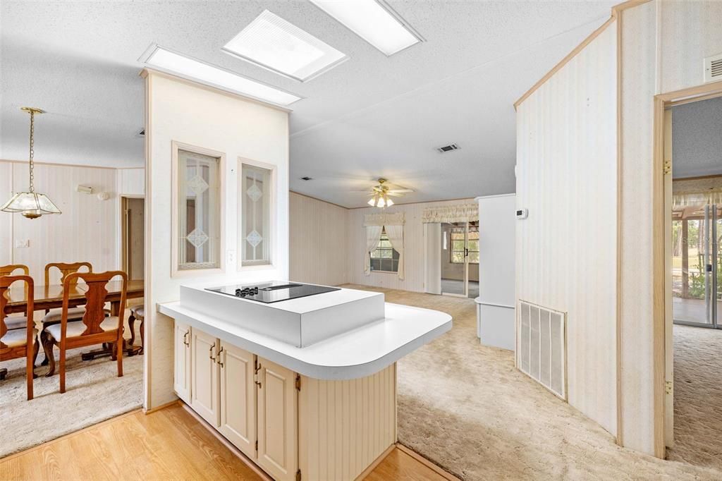 Active With Contract: $210,000 (2 beds, 2 baths, 1296 Square Feet)
