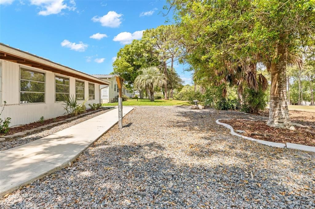 Active With Contract: $210,000 (2 beds, 2 baths, 1296 Square Feet)