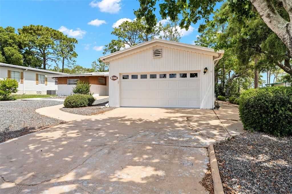 Active With Contract: $210,000 (2 beds, 2 baths, 1296 Square Feet)