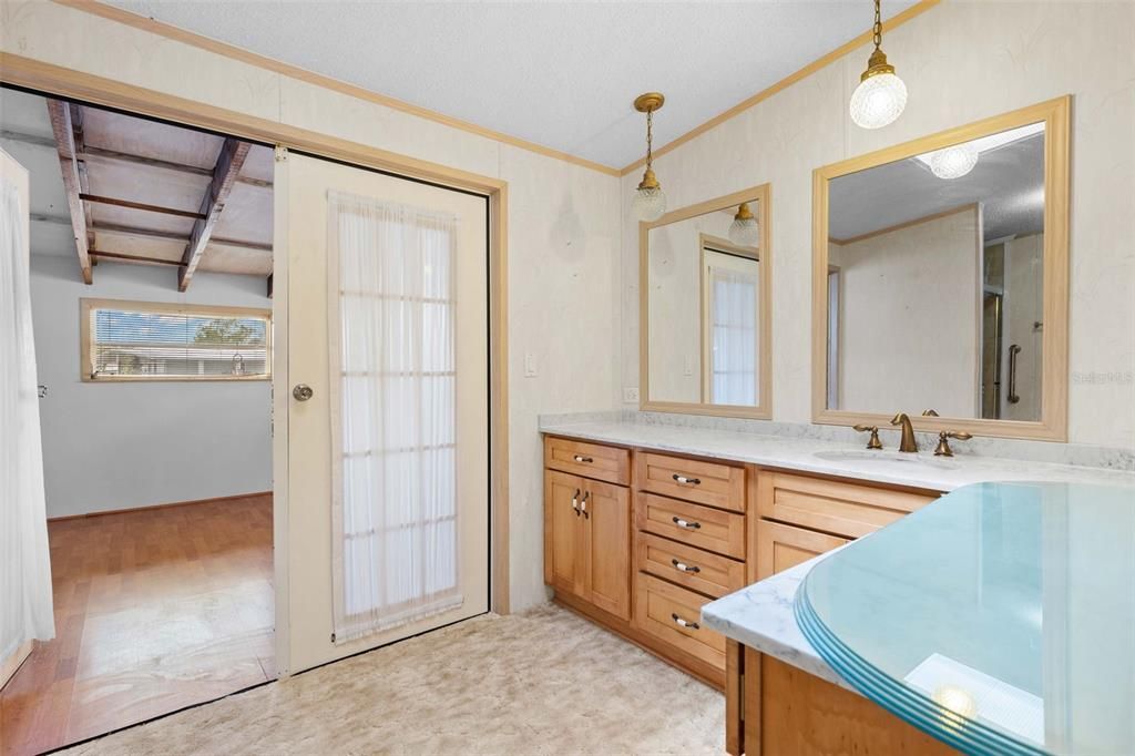 Active With Contract: $210,000 (2 beds, 2 baths, 1296 Square Feet)