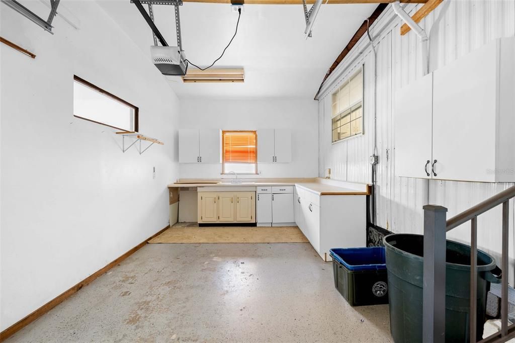 Active With Contract: $210,000 (2 beds, 2 baths, 1296 Square Feet)