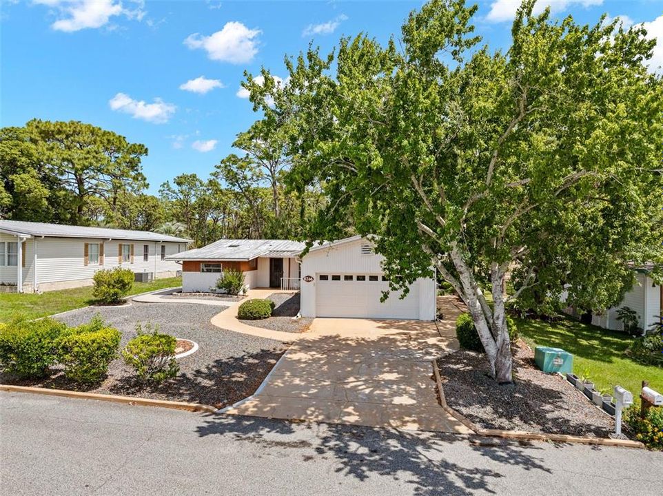 Active With Contract: $210,000 (2 beds, 2 baths, 1296 Square Feet)