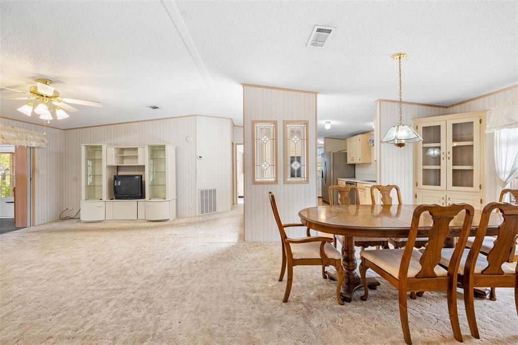 Active With Contract: $210,000 (2 beds, 2 baths, 1296 Square Feet)