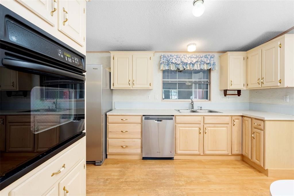 Active With Contract: $210,000 (2 beds, 2 baths, 1296 Square Feet)