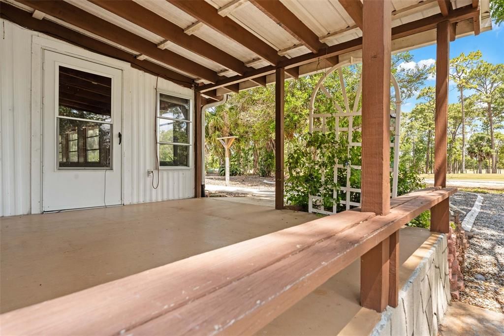 Active With Contract: $210,000 (2 beds, 2 baths, 1296 Square Feet)