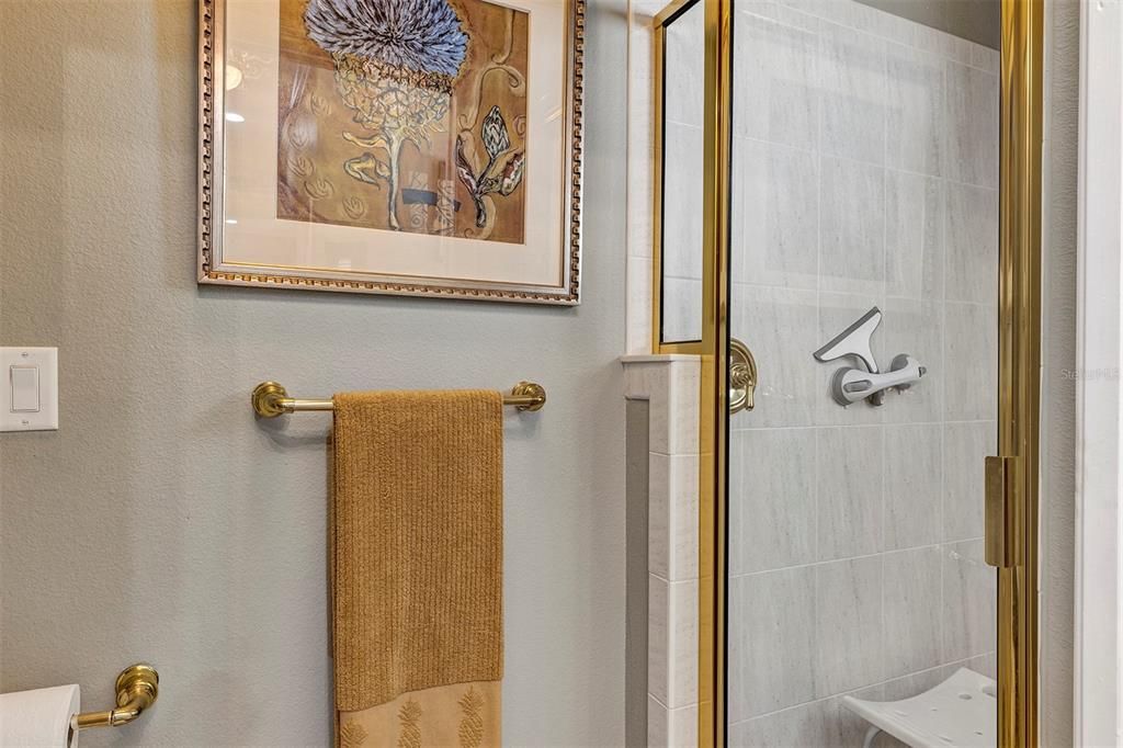 Под контрактом: $355,000 (3 спален, 2 ванн, 1824 Квадратных фут)
