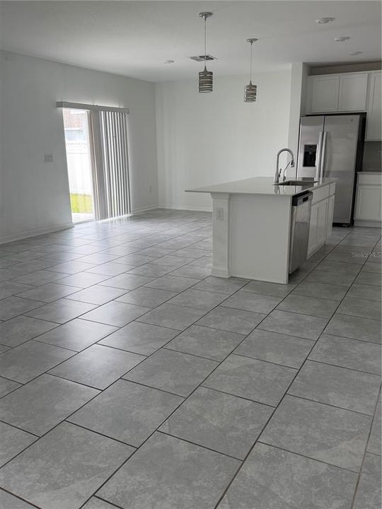 For Rent: $2,100 (4 beds, 2 baths, 1931 Square Feet)